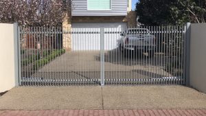 50x10 Aluminium blade at Glengowrie. Finished with FAAC gate automation