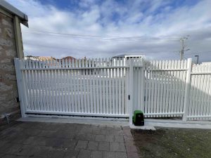 Centsys D5 motor and picket sliding gate